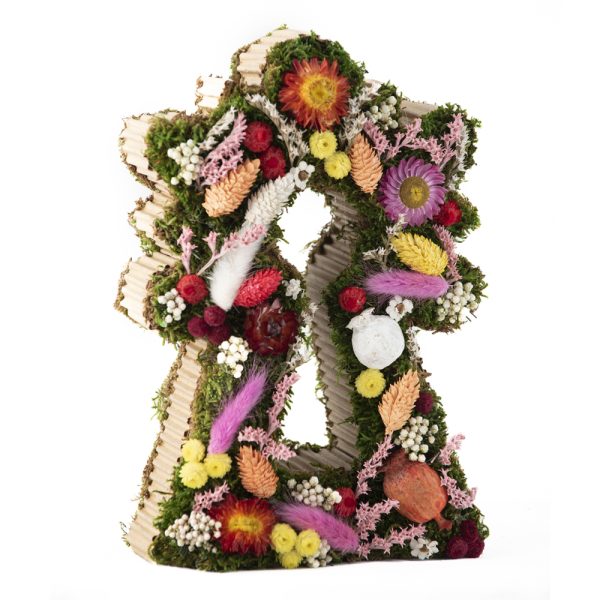 Virgen del Pilar con flores y musgo preservado
