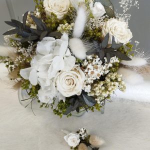 Ramo de novia con rosas y hortensias preservadas