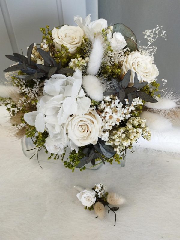 Ramo de novia con rosas y hortensias preservadas