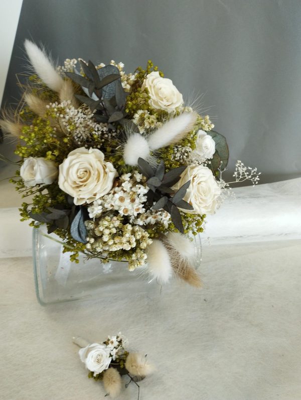 Ramo de novia con rosas y hortensias preservadas