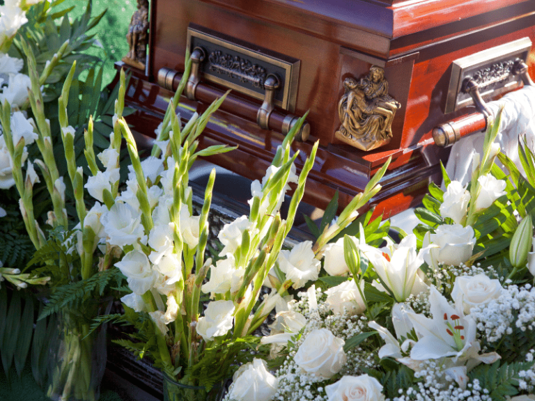 Coronas funerarias: tipos y cómo elegirlas