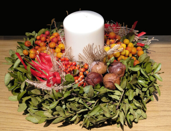 Centro navideño con flores preservadas