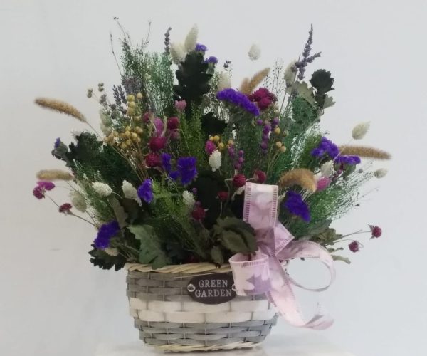 Centro de flores preservado para cumpleaños