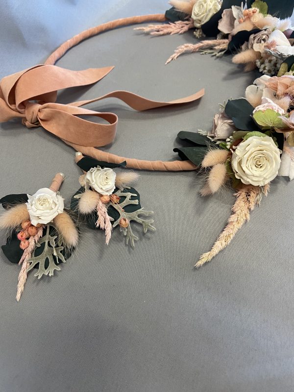 Ramo de rosas anaranjadas preservadas para novia