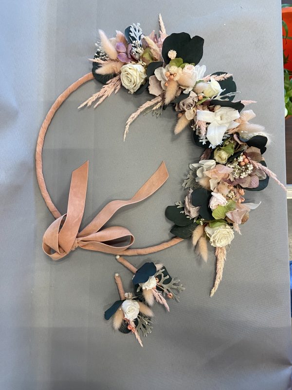Ramo de rosas anaranjadas preservadas para novia