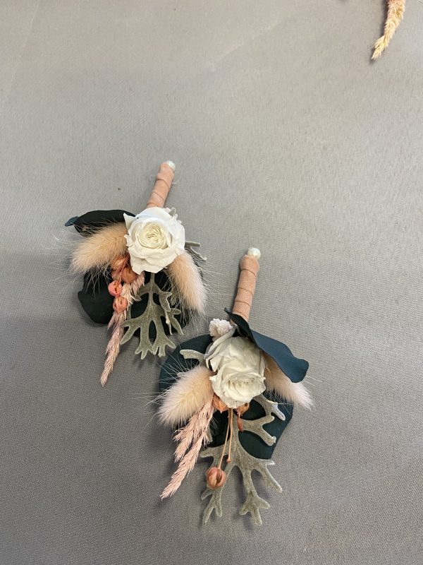 Prendido para novio de flores preservadas