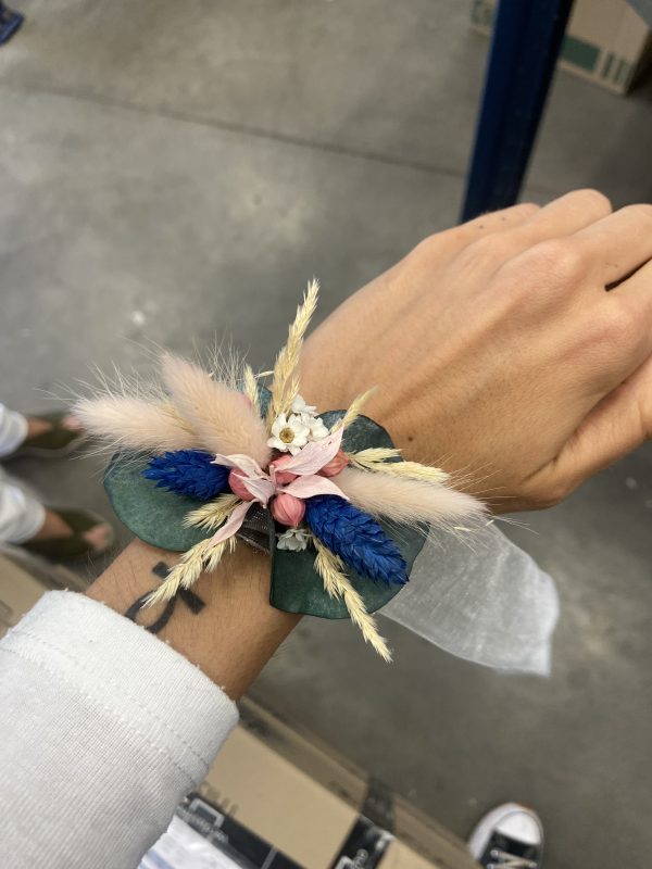 Pulsera de flores preservadas