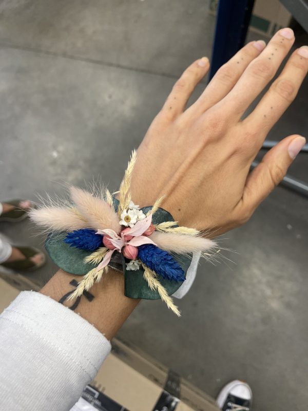 Pulsera de flores preservadas