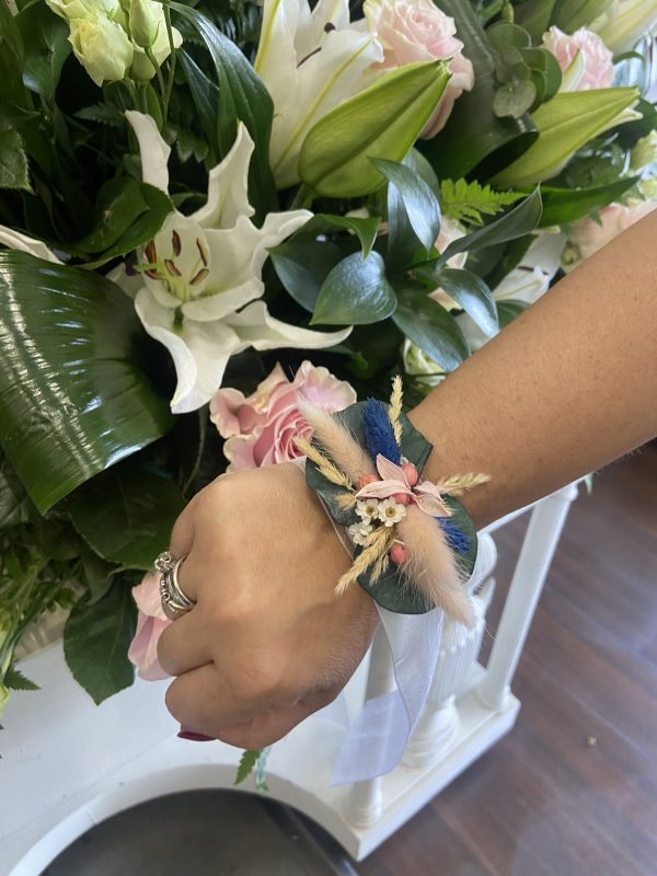 Pulsera de flores preservadas