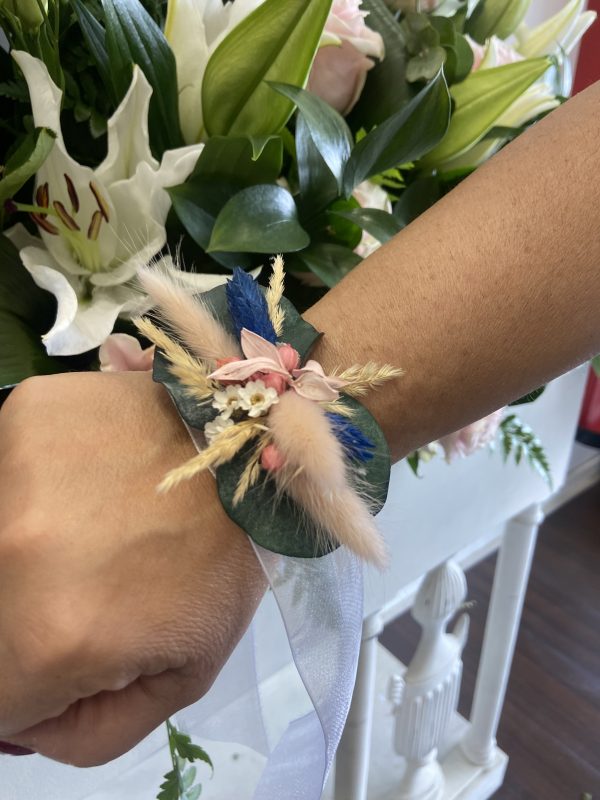 Pulsera de flores preservadas