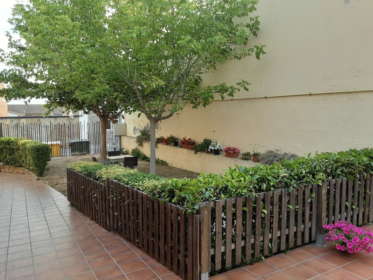 Jardines de la residencia para mayores en Altorricón