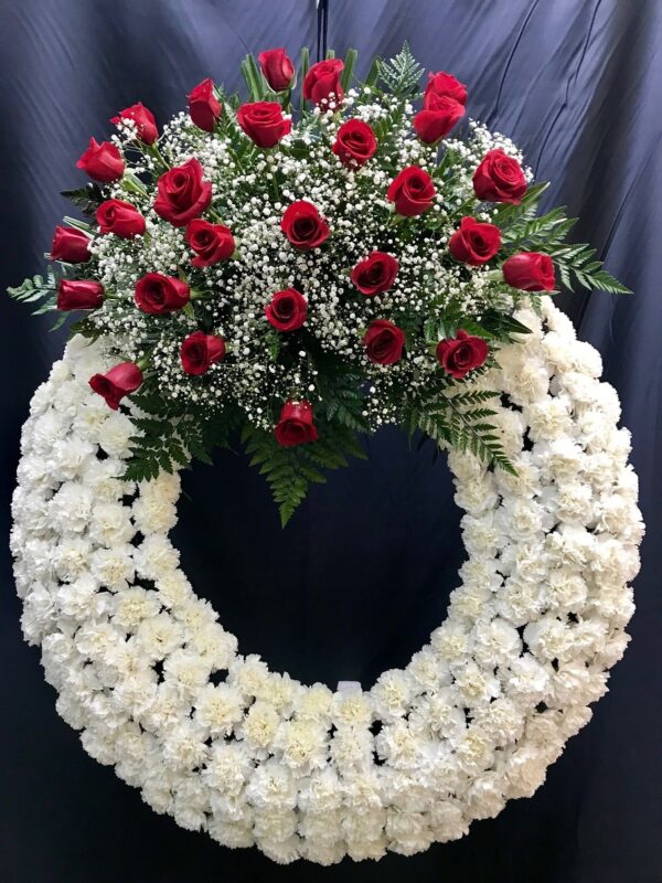 Corona funeraria de rosas y clavel rojo