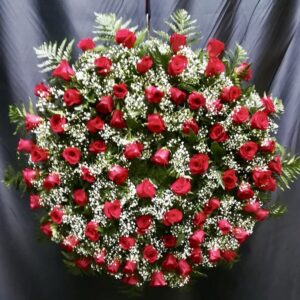 Corona funeraria de rosas rojas