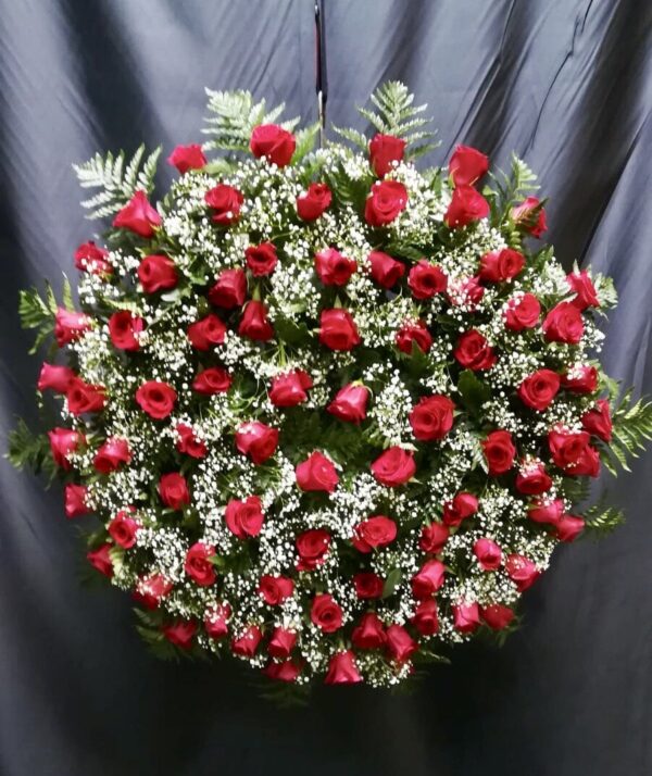 Corona funeraria de rosas rojas