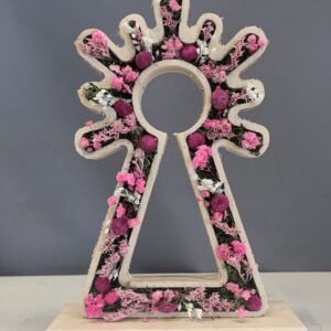 Virgen del Pilar con flores y musgo preservado