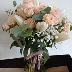 Ramo de novia con rosas y hortensias preservadas