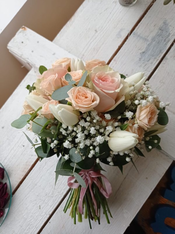 Ramo de novia con rosas y hortensias preservadas