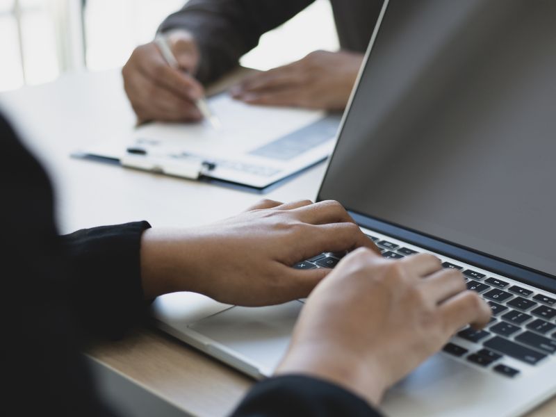 ¿Cómo apuntarse al paro? Guía completa 2025