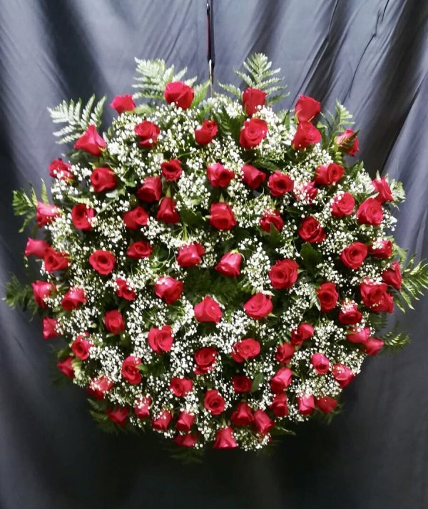 Corona funeraria de rosas y clavel rojo