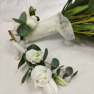 Ramo de flores naturales para novia con tulipanes y rosas