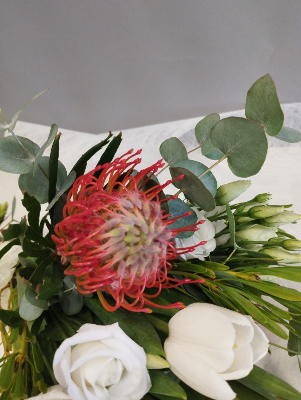 Ramo de flores naturales para novia con tulipanes y rosas