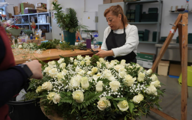 trabajadora de la floristeria en Zaragoza de Rey Ardid