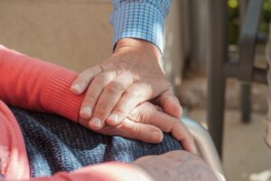 acompañamiento y cuidados paliativos para personas mayores
