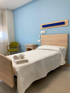 Habitación individual residencia de mayores en Valderrobres